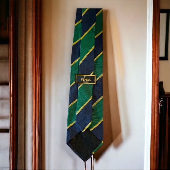 Fabulous Classic Fendi Cravatte Tie. Pure silk Handmade in Italy Grn/blu/yellow - Picture 2 of 7